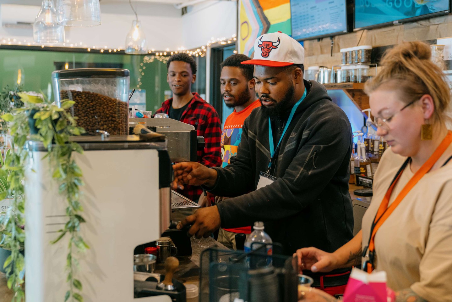 Today is GIVEBIG! GiveBIG is an international day of giving to organizations you love. Street Bean could not exist without the support of our community, and we hope you will give today to ensure our job training program can continue! Head to the link in our bio or go to bit.ly/StreetBeanGive
#seattle #coffee #apprenticeships #givebig